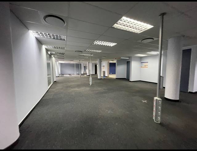 3,440M² OFFICE FOR SALE IN PARKTOWN